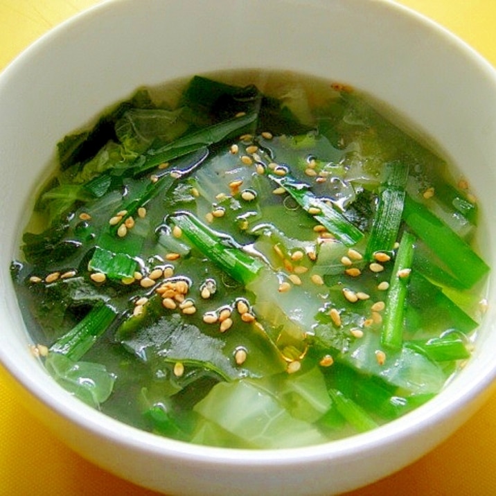 白菜とニラわかめの中華スープ